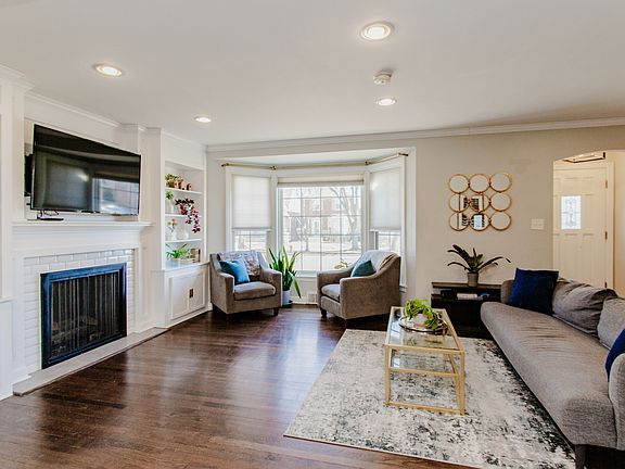 4th image of 1714 N 76th Ave