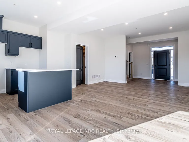121A Moffatt St #25 — Photo 11