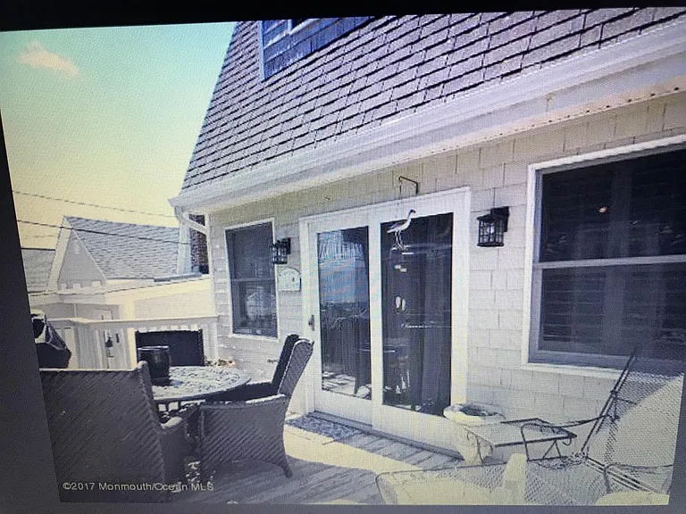 412 1st Ave — Photo 19