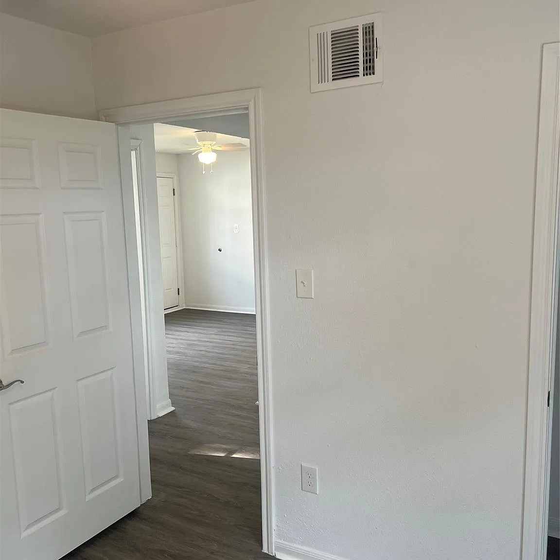 2 bed, 1.0 bath, 8112 sqft, $950 — Photo 4