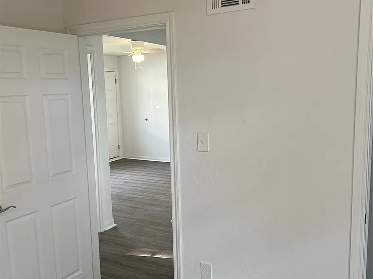 4714 Ward St #10 — Photo 4