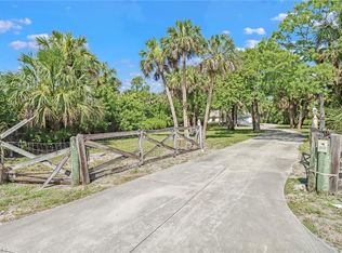 111 6th St NE, Naples, FL 34120