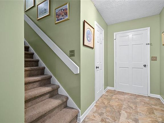 3rd image of 3891 Herren Dr SW