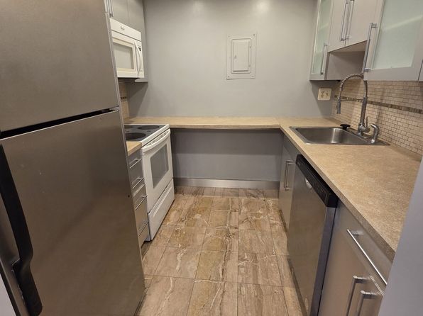 50-56 Broadlawn Park APT 410