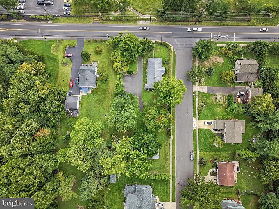 2nd image of 1 Mindy Dr