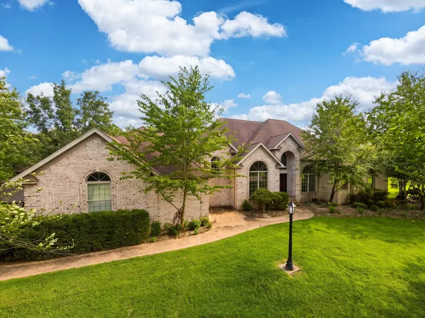 2201 Kingspointe Dr, Marion, IL 62959