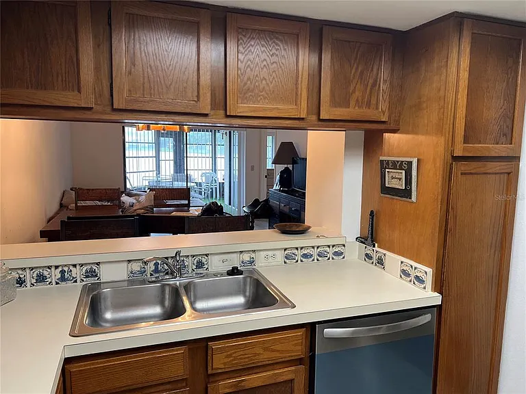 333 Woodlake Wynde — Photo 5