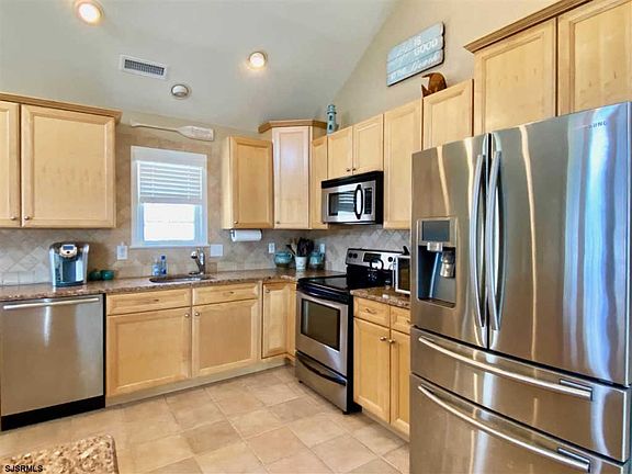 4th image of 727 3rd St #2