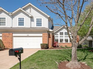 126 Chesterfield Bluffs Dr, Chesterfield, MO