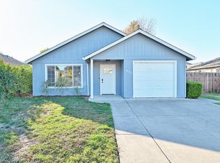 450 Vick Ln, Medford, OR 97501