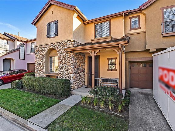 2nd image of 3025 Rubino Cir