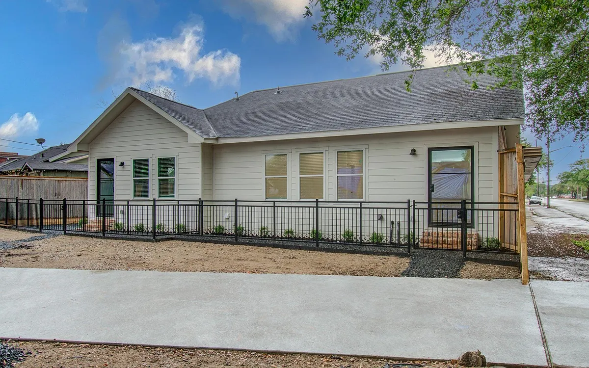 Building Photo - 4006 Navigation Blvd