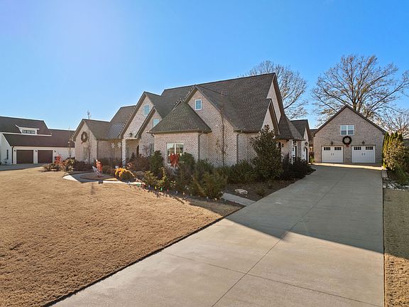 3rd image of 204 Carron Ln
