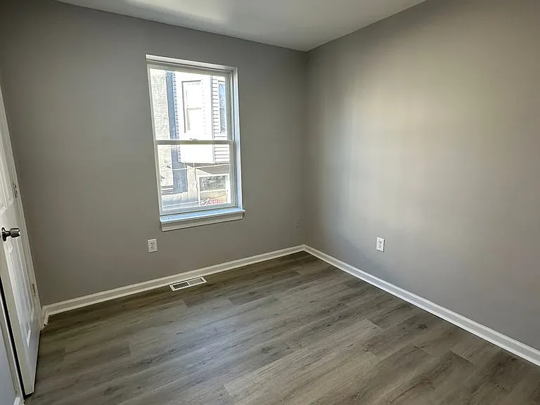 2242 Latona St — Photo 11
