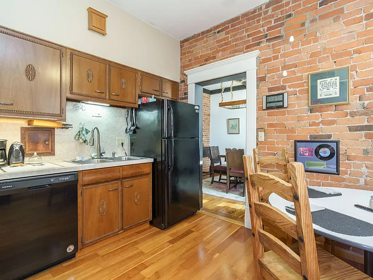 Unique 2 Bedroom in German Village — Photo 22