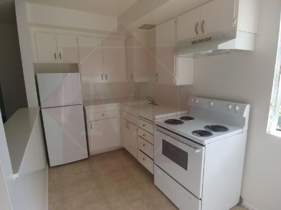 2nd image of 1669 Maple Ave APT 6