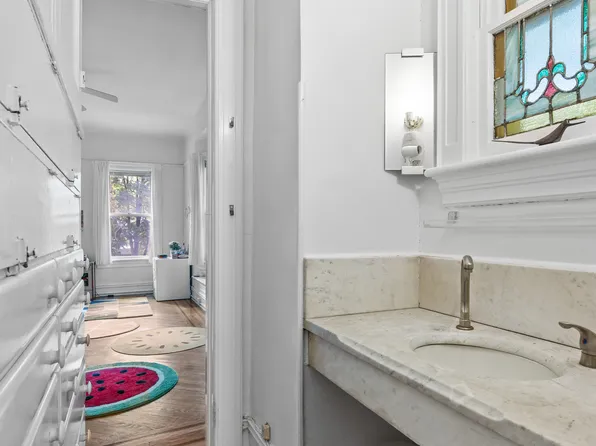 51 Dekoven Court image 19 of 31