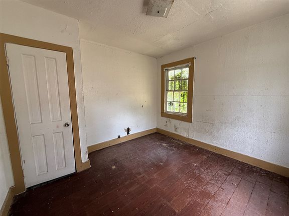 4th image of 2318 Macon St