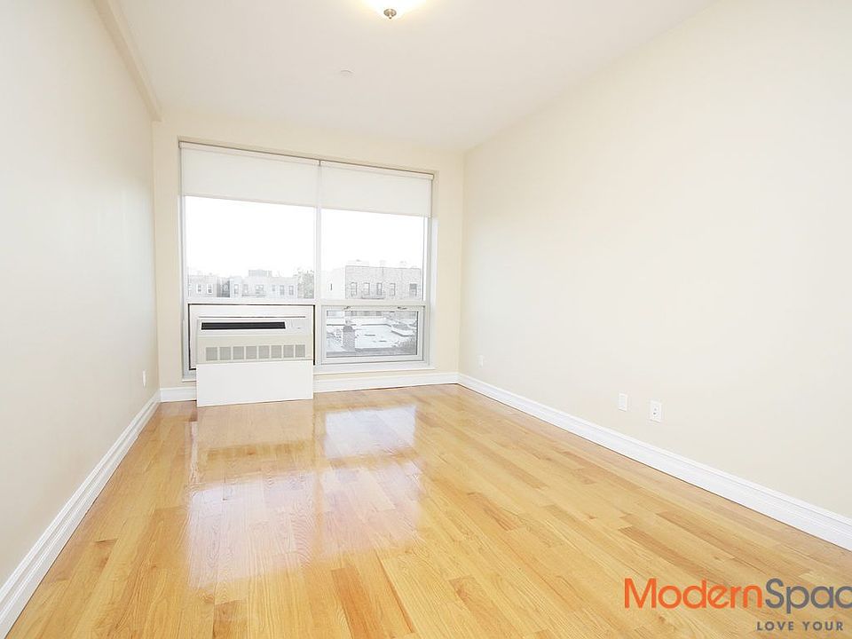 1st image of 2825 Steinway St #4R