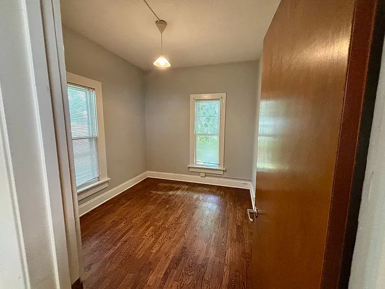 216 S Manhattan Ave — Photo 11