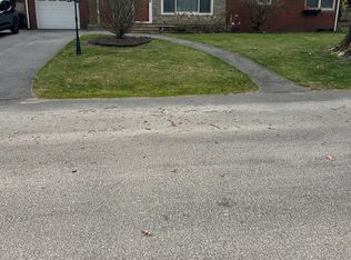 70 Oakridge Rd, Waterbury, CT 06706