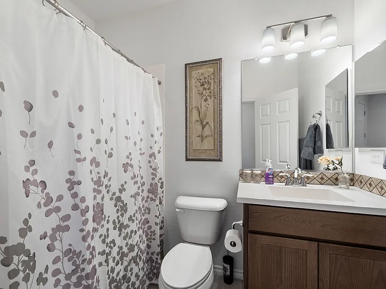 678 E Cobblestone Dr — Photo 7