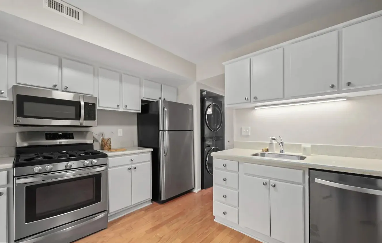 1 bed, 860 sqft, $2,500 — Photo 4