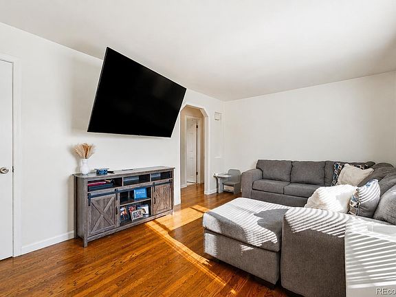 2nd image of 931 S Canosa Court