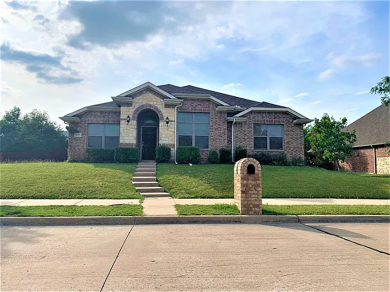 2519 Waterstone Ln — Photo 3