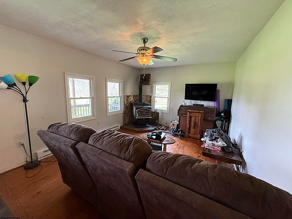 3rd image of 1174 Bell Crouch Rd