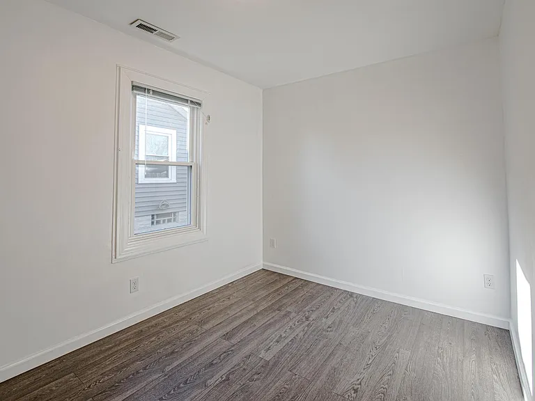 114 Mull Ave — Photo 17