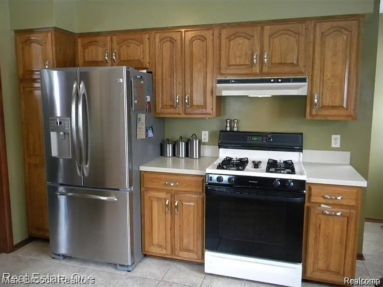 1610 South Blvd — Photo 5