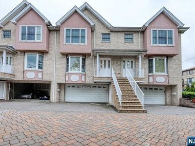 425 West St APT 2, Fort Lee, NJ, 07024