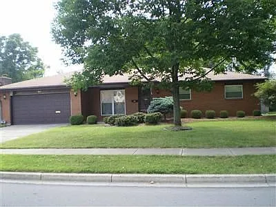 769 Browning Ave photo 1