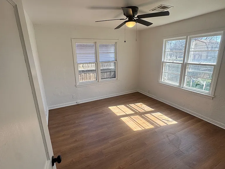 1507 W Washington Ave — Photo 10