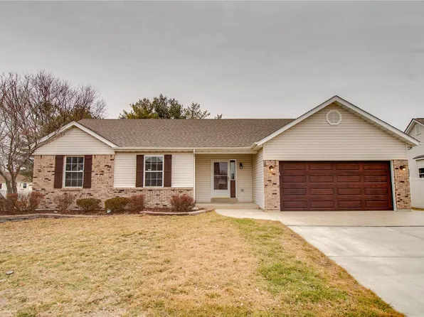 34 Suffolk Dr, Saint Charles, MO 63301