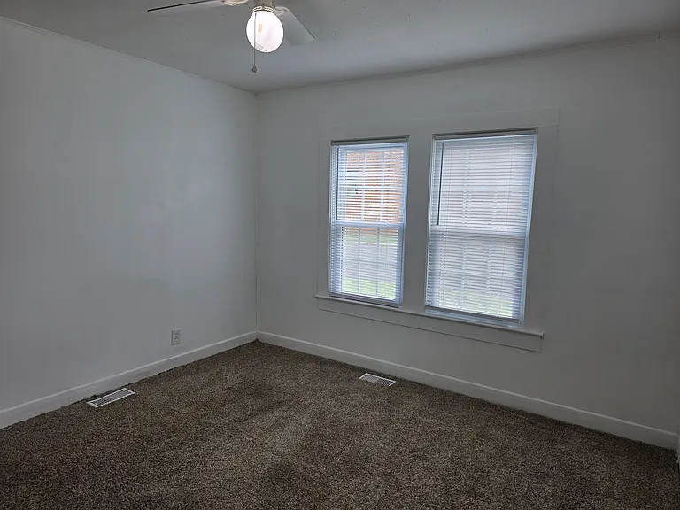 208 Archer St — Photo 14