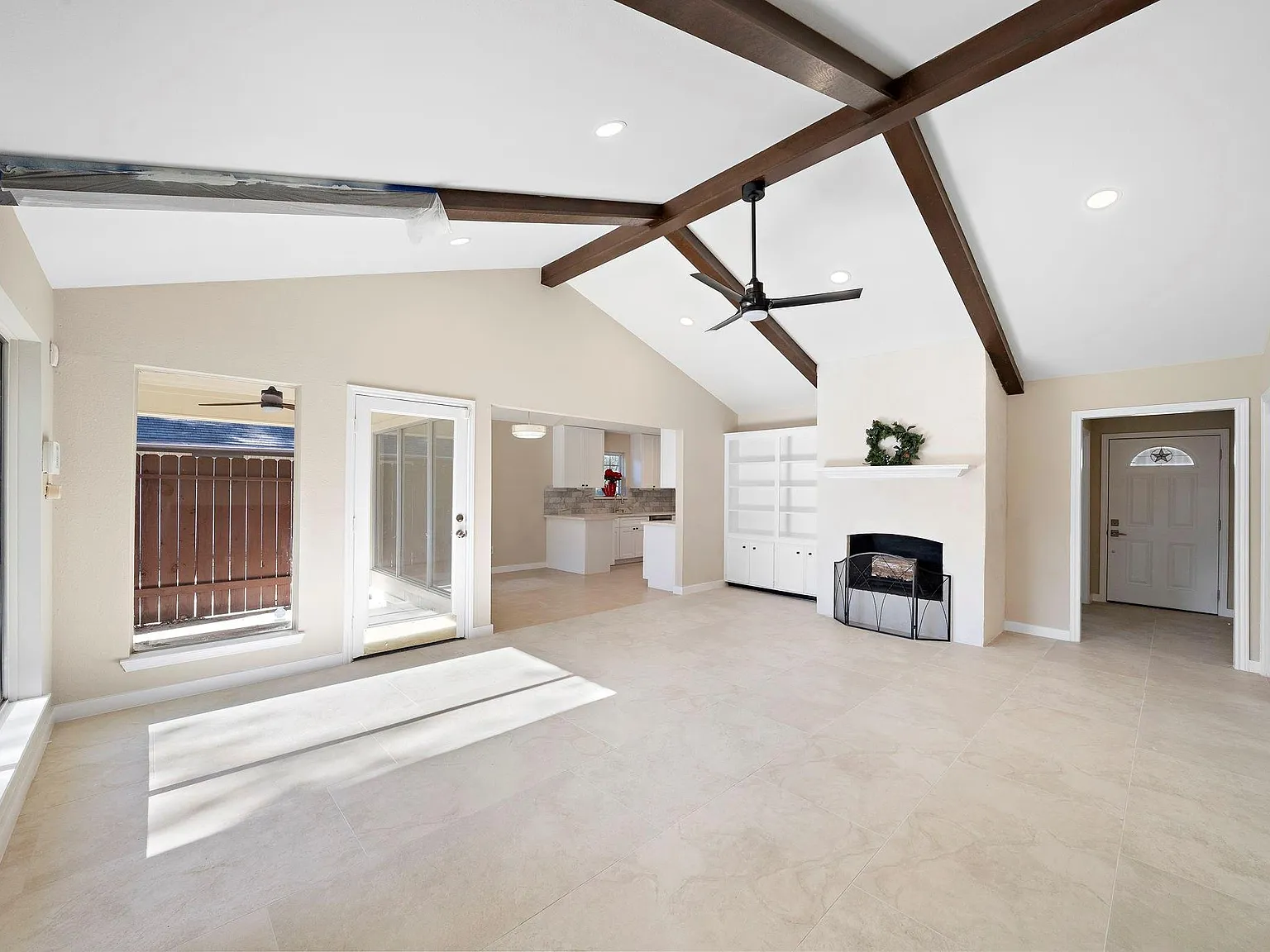 3 bed, 2.0 bath, 1767 sqft, $2,100 — Photo 2