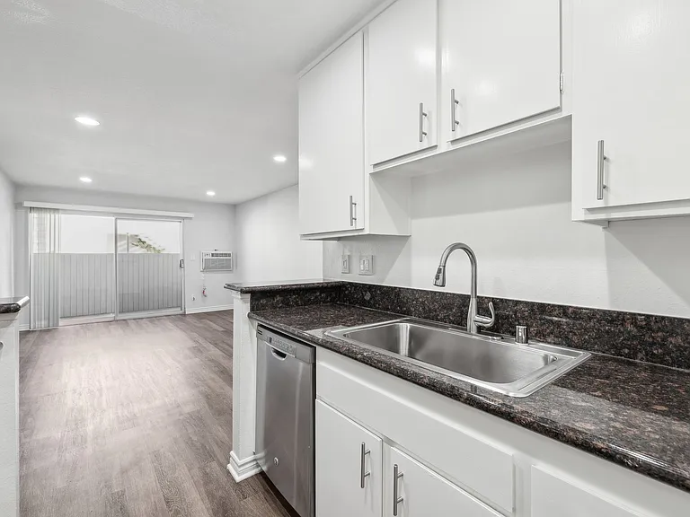 Woodbriar Apartments — Photo 38