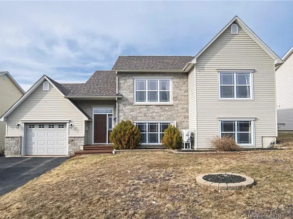 27 Hallihan Dr, Oromocto, NB E2V 0C2