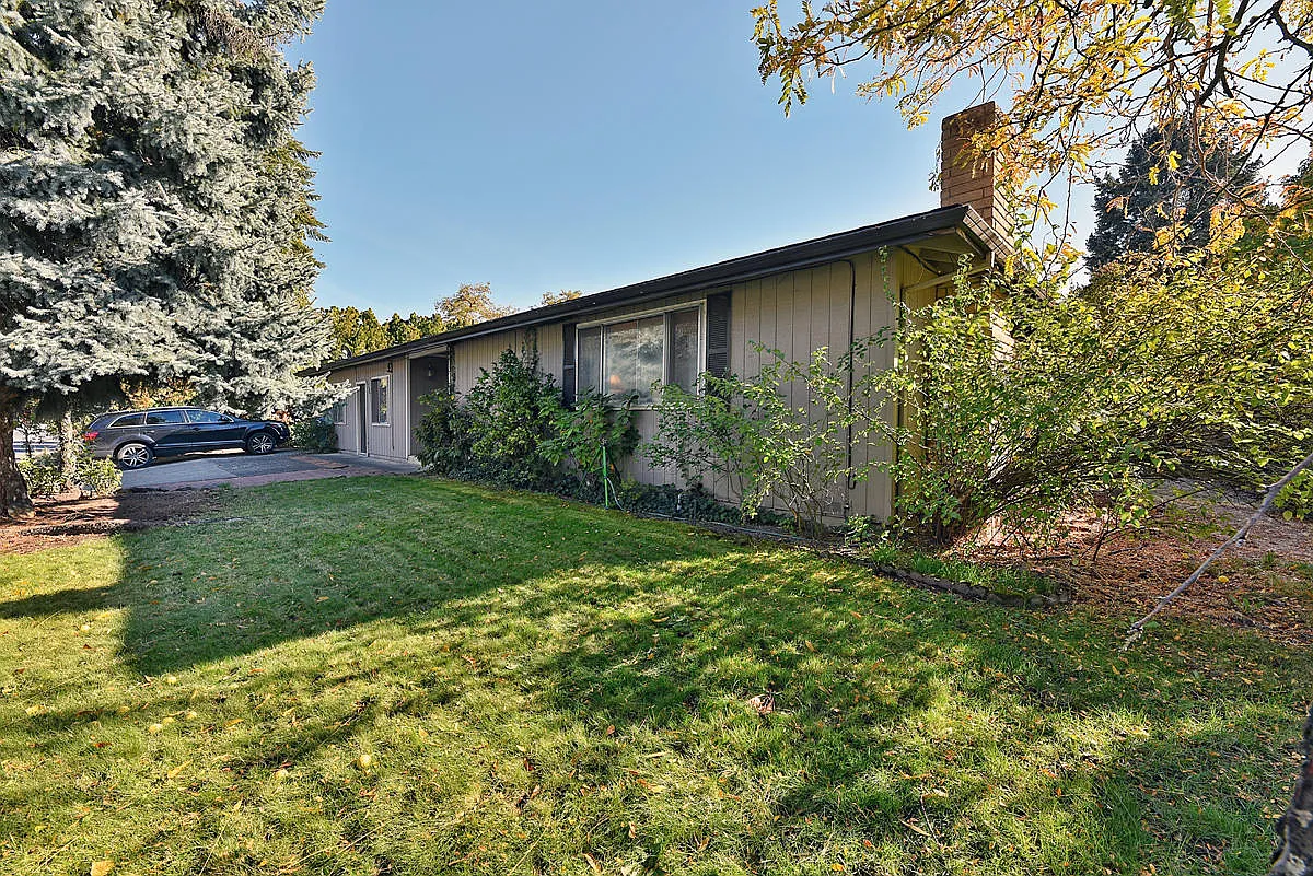 3050 E McAndrews Rd photo 1