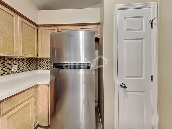 4th image of 815 Park Trail Dr