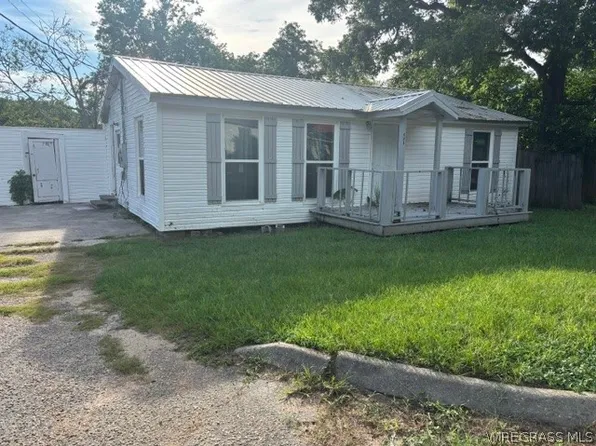 405 N 3rd Ave, Hartford, AL 36344