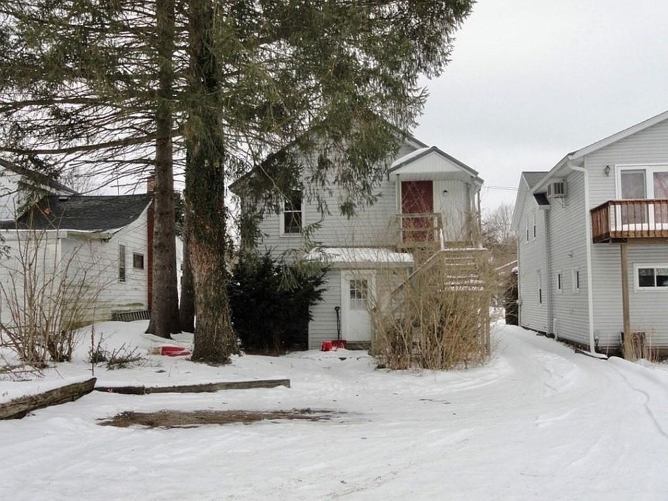 2nd image of 113 Chestnut St