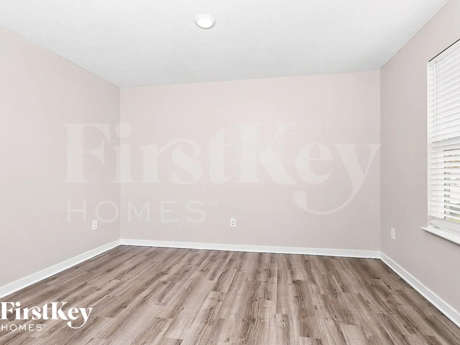 4 bed, 2.5 bath, 2562 sqft, $2,885 — Photo 3