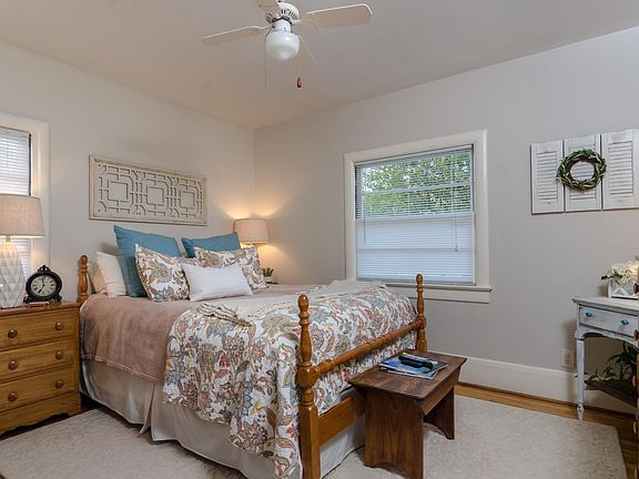 5th image of 2216 Camellia Dr