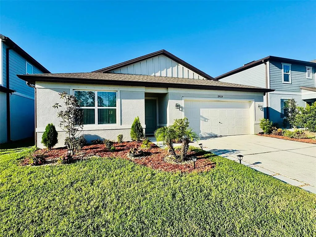 4 bed, 2.0 bath, 1844 sqft, $2,400 — Photo 1