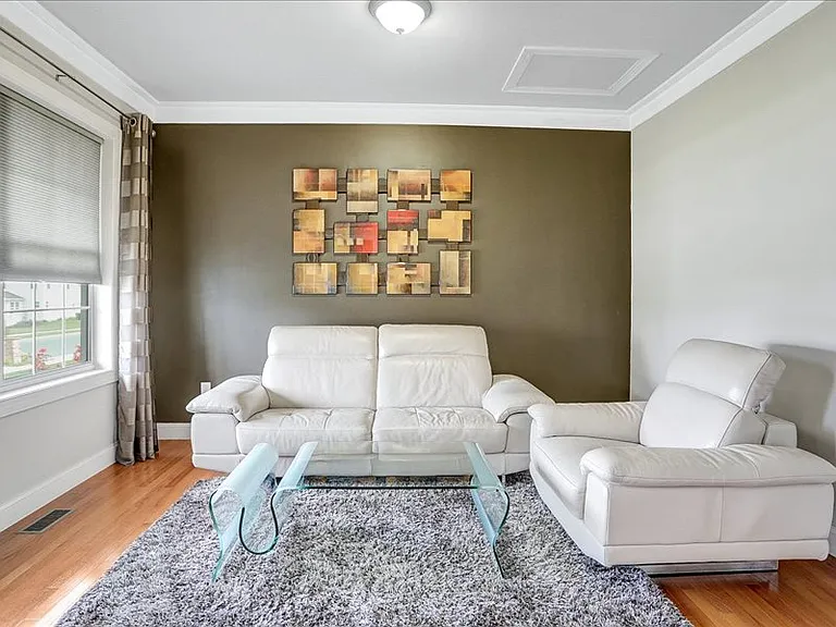 478 Barbara Dr — Photo 3