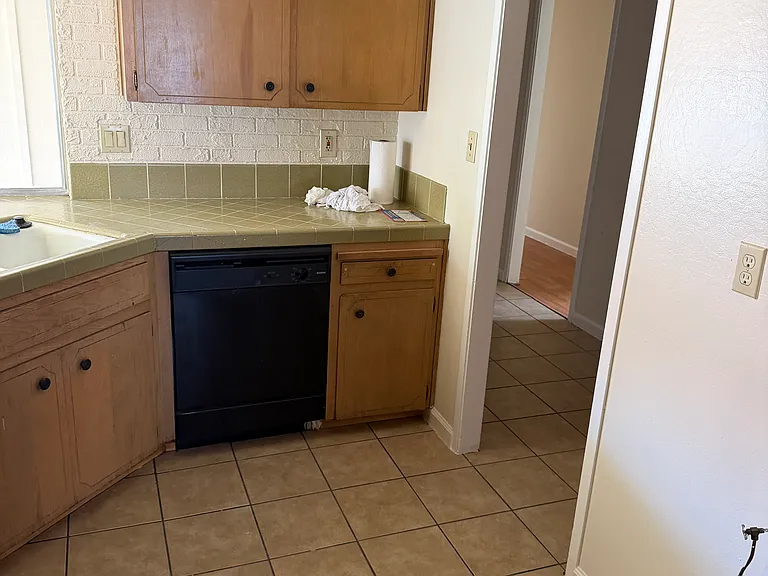 635 Seneca Pl — Photo 6