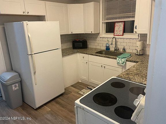 5th image of 206 W 16TH Street
